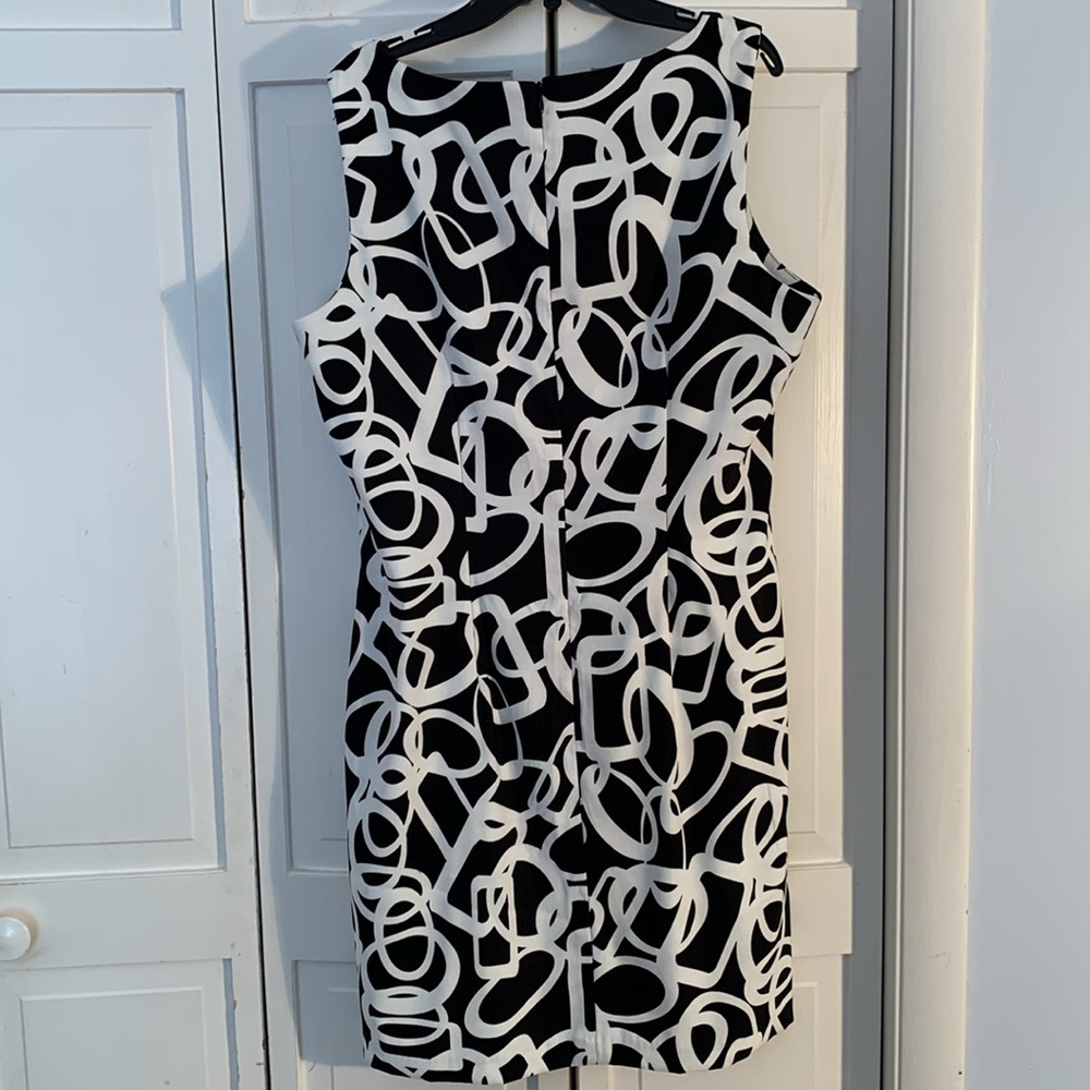 AB Studio Black Sheath Midi Dress with Sleeveless Design and Crew Neck EUC - Picture 4 of 7